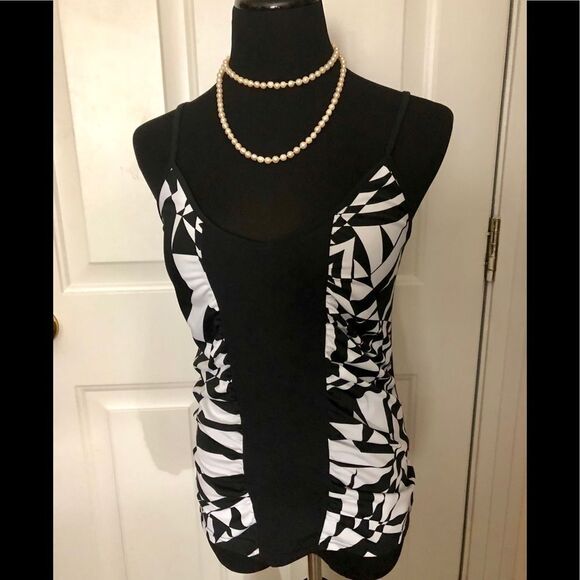 H&M Tops - Beautiful tank by H & M in size medium